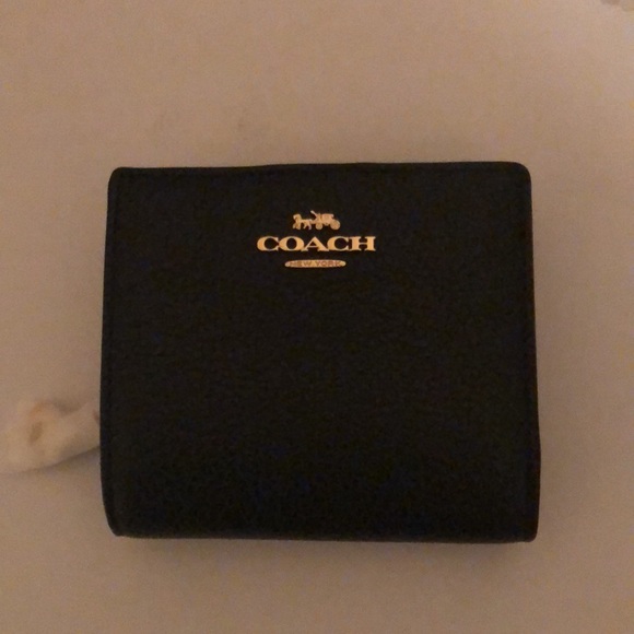 Coach Black leather wallet with zip coin enclosure, credit card/cash sections - Picture 2 of 6